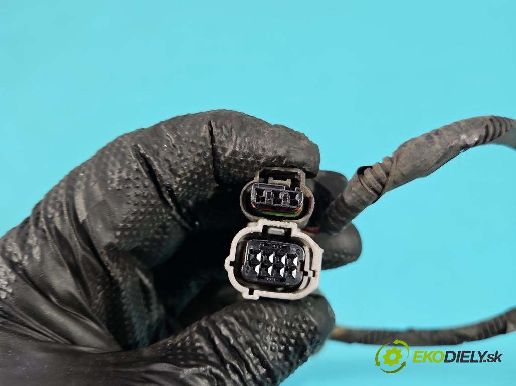 Toyota Corolla E16/E18  2013-2019 1.6 16V 132  HP manual 97 kW 1598 cm3 4- Zväzok: nárazník zadné 8218202030