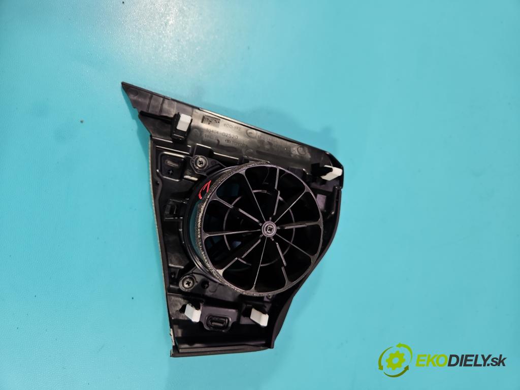 Toyota Corolla E16/E18  2013-2019 1.6 16V 132  HP manual 97 kW 1598 cm3 4- Mřížka: kúrenia ostatné 55404-02520