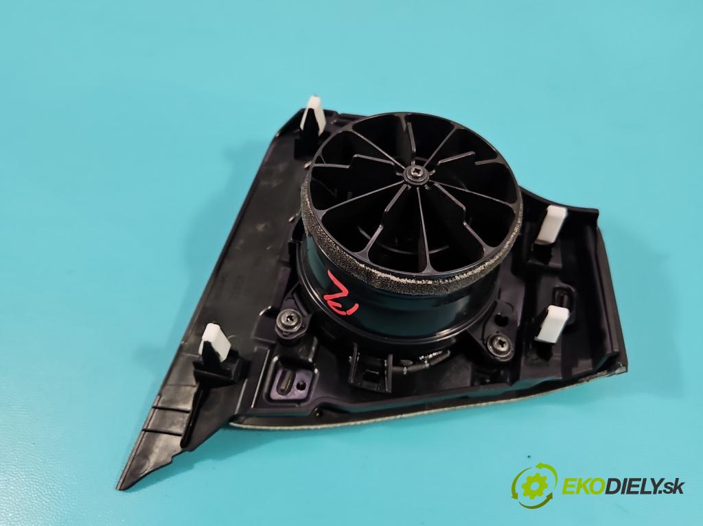 Toyota Corolla E16/E18  2013-2019 1.6 16V 132  HP manual 97 kW 1598 cm3 4- Mřížka: kúrenia ostatné 55404-02520