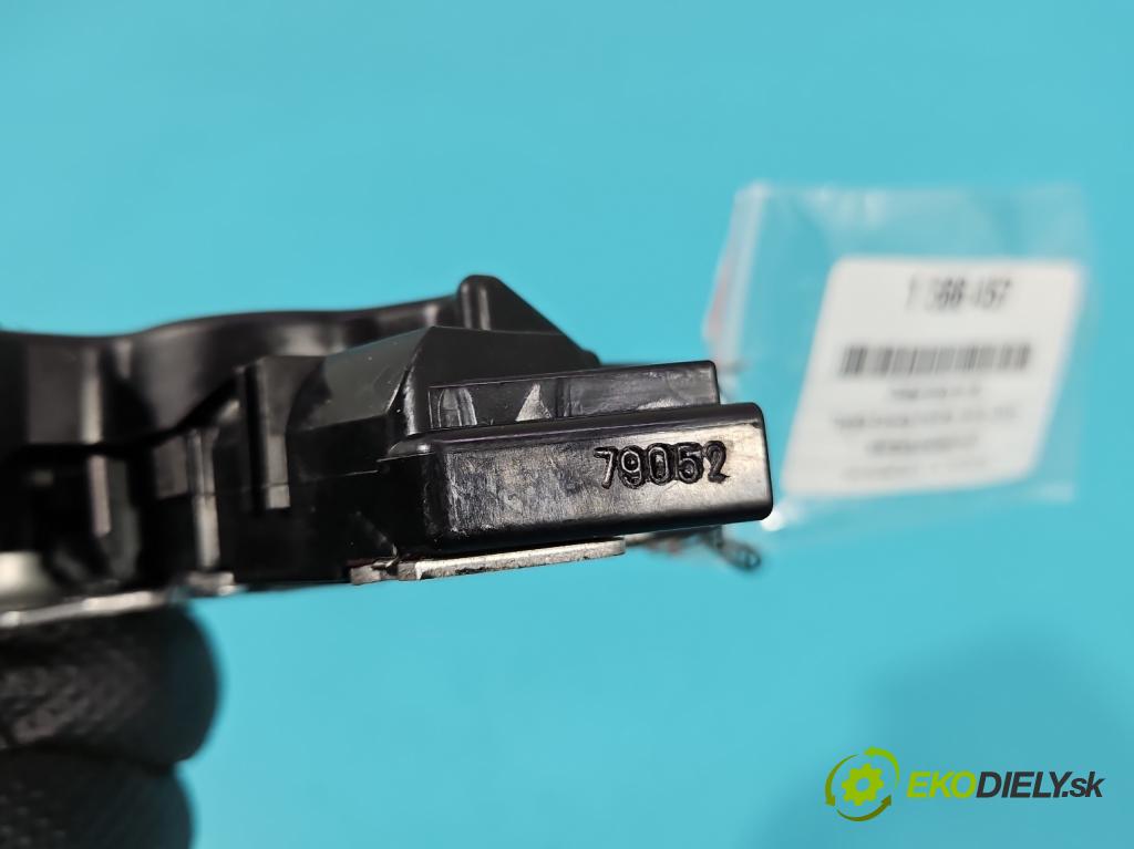 Toyota Corolla E16/E18  2013-2019 1.6 16V 132  HP manual 97 kW 1598 cm3 4- zámok kufrové dvere zadné 79052