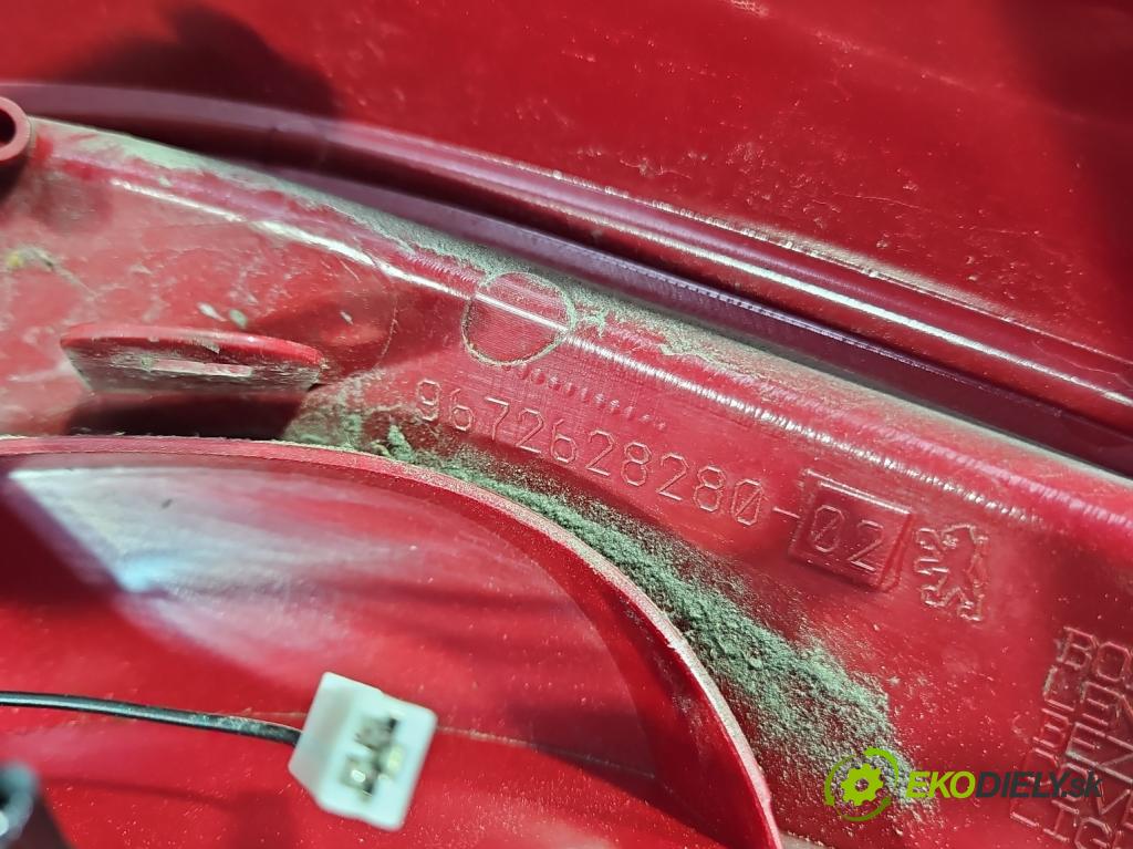 Peugeot 208 I 2012-2019 1.6 hdi 92 HP manual 68 kW 1560 cm3 5- svetlo / reflektor zadné ľavé 9672628280-02 (Kľučka dverí ostatné)