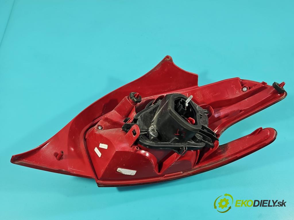 Peugeot 208 I 2012-2019 1.6 hdi 92 HP manual 68 kW 1560 cm3 5- svetlo / reflektor zadné ľavé 9672628280-02 (Kľučka dverí ostatné)