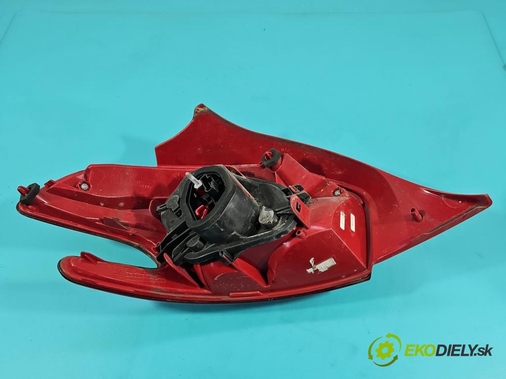 Peugeot 208 I 2012-2019 1.6 hdi 92 HP manual 68 kW 1560 cm3 5- svetlo / reflektor zadné pravé 9672628380 (Kľučka dverí ostatné)