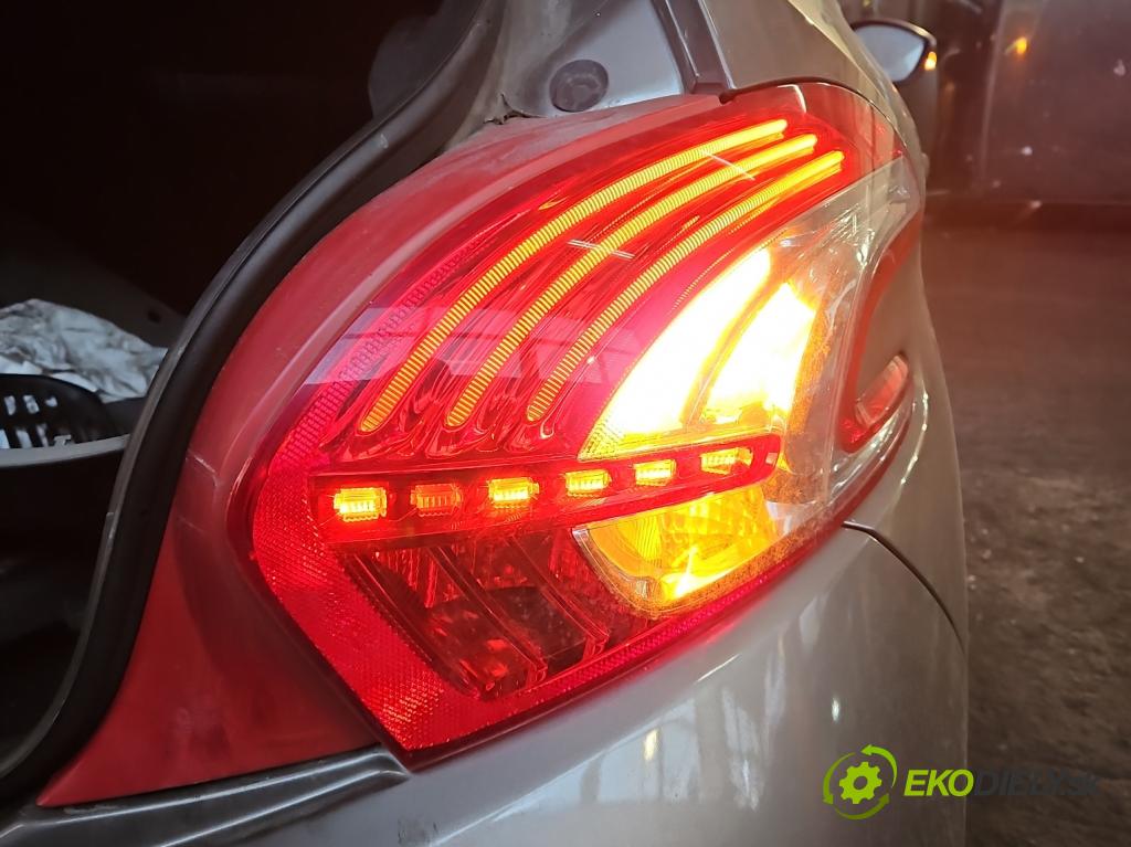 Peugeot 208 I 2012-2019 1.6 hdi 92 HP manual 68 kW 1560 cm3 5- svetlo / reflektor zadné pravé 9672628380 (Kľučka dverí ostatné)