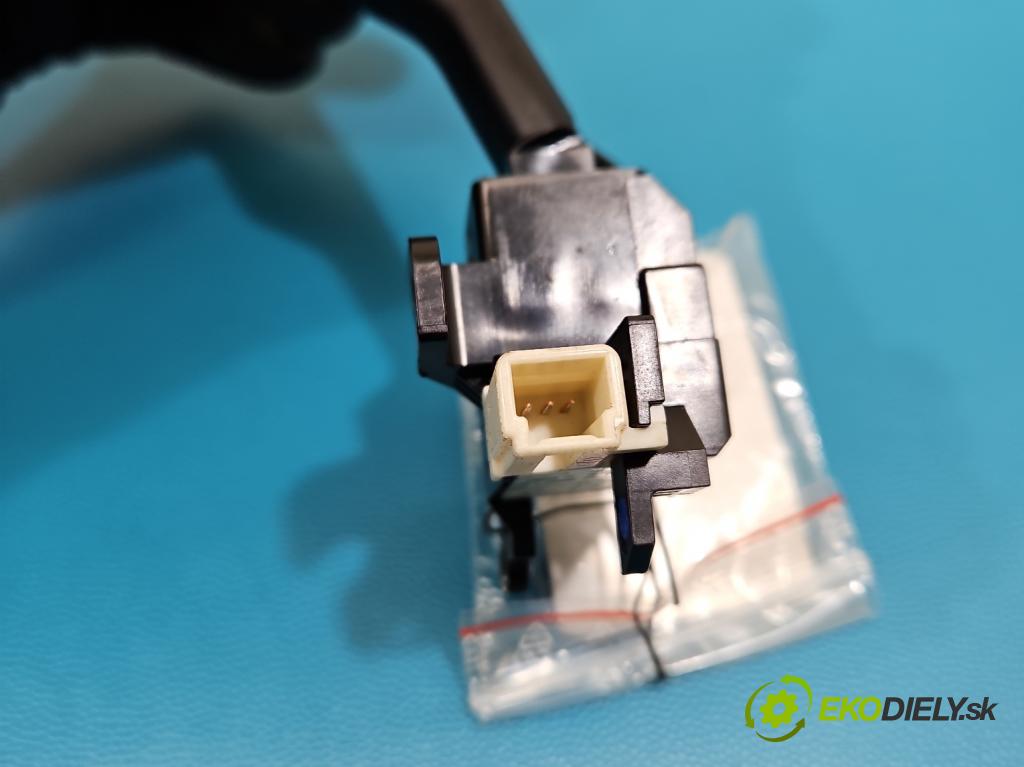 Toyota Corolla E16/E18  2013-2019 1.6 16V 132  HP manual 97 kW 1598 cm3 4- prepínač ostatné 18A174