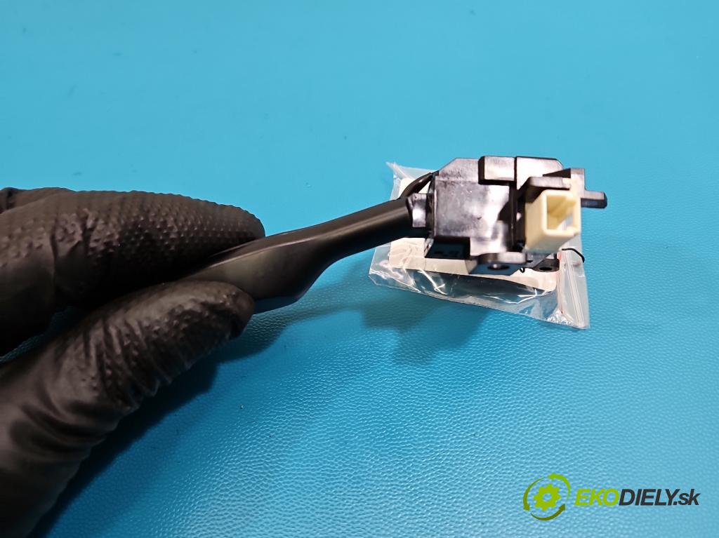 Toyota Corolla E16/E18  2013-2019 1.6 16V 132  HP manual 97 kW 1598 cm3 4- prepínač ostatné 18A174