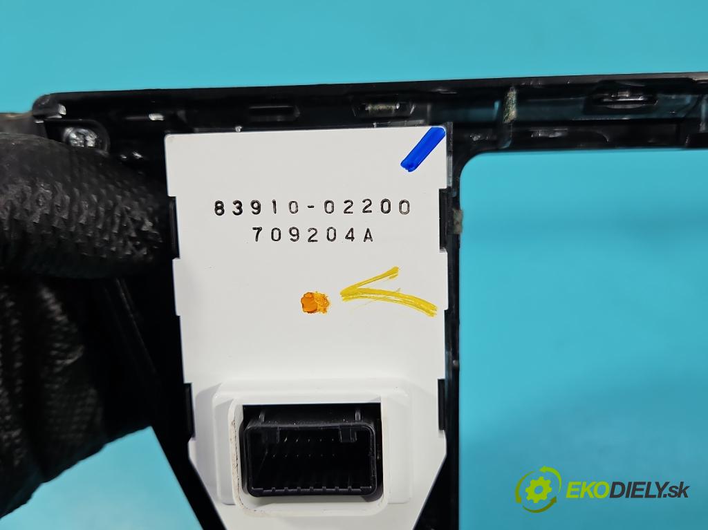 Toyota Corolla E16/E18  2013-2019 1.6 16V 132  HP manual 97 kW 1598 cm3 4- Rám: rádio: 83910-02200