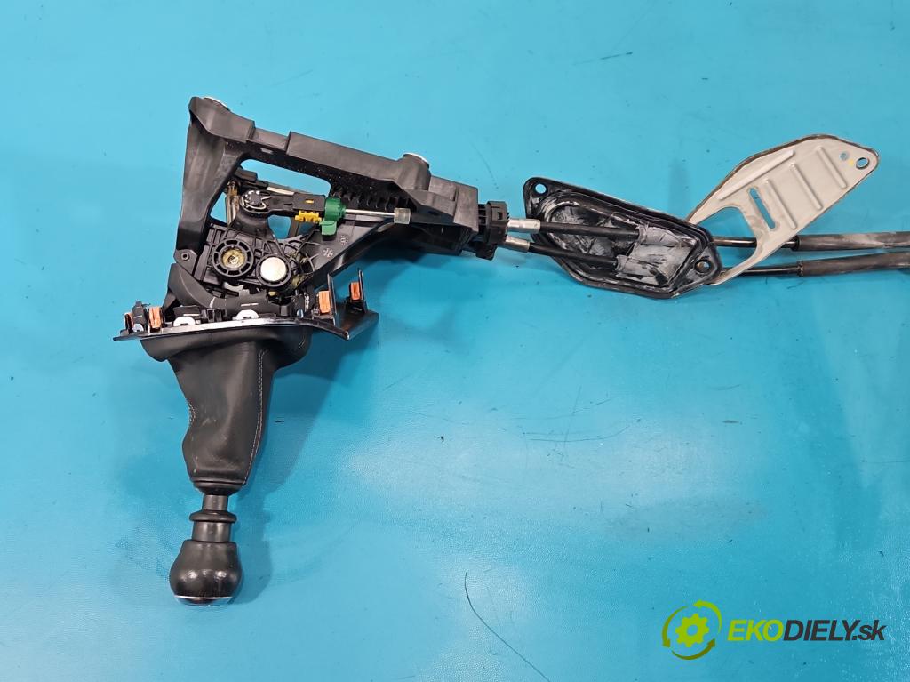 Toyota Corolla E16/E18  2013-2019 1.6 16V 132 hp manual 97 kW 1598 cm3 4- kulisa změny stupňová 58843-02580 (Řadicí páka (kulisa) )