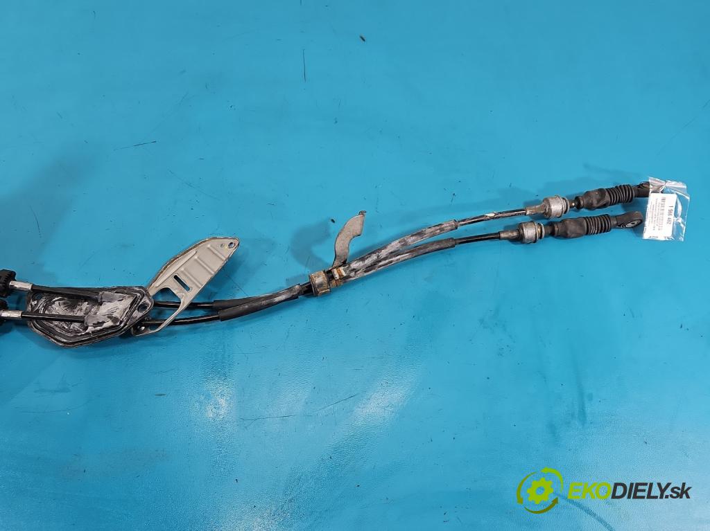 Toyota Corolla E16/E18  2013-2019 1.6 16V 132 hp manual 97 kW 1598 cm3 4- kulisa změny stupňová 58843-02580 (Řadicí páka (kulisa) )