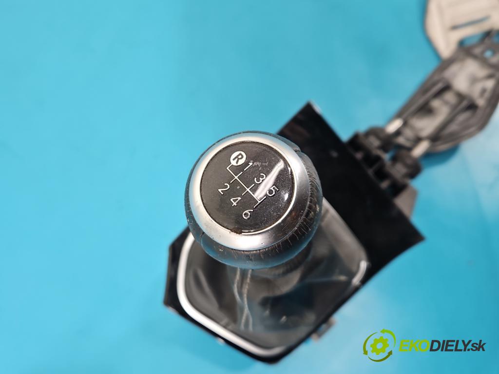 Toyota Corolla E16/E18  2013-2019 1.6 16V 132 hp manual 97 kW 1598 cm3 4- kulisa změny stupňová 58843-02580 (Řadicí páka (kulisa) )