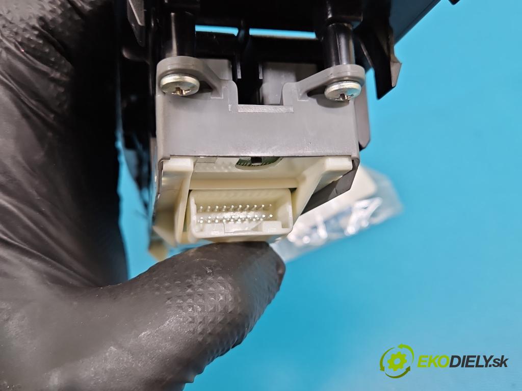 Toyota Corolla E16/E18  2013-2019 1.6 16V 132  HP manual 97 kW 1598 cm3 4- prepínač okien spätných zrkadiel 74232-02D90