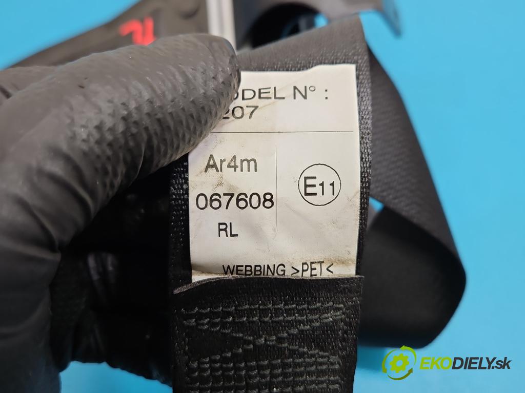 Toyota Corolla E16/E18  2013-2019 1.6 16V 132  HP manual 97 kW 1598 cm3 4- pas bezpečnosť: zadné ľavý 73370-02150