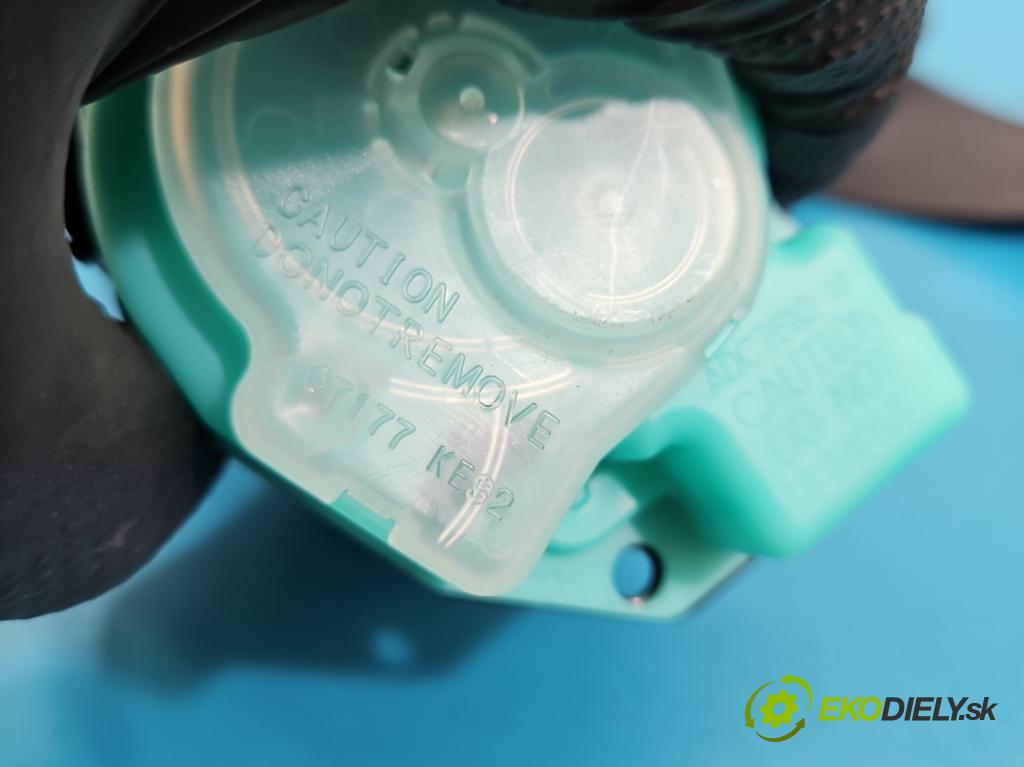 Toyota Corolla E16/E18  2013-2019 1.6 16V 132  HP manual 97 kW 1598 cm3 4- pas bezpečnosť: zadné pravý 73360-02570