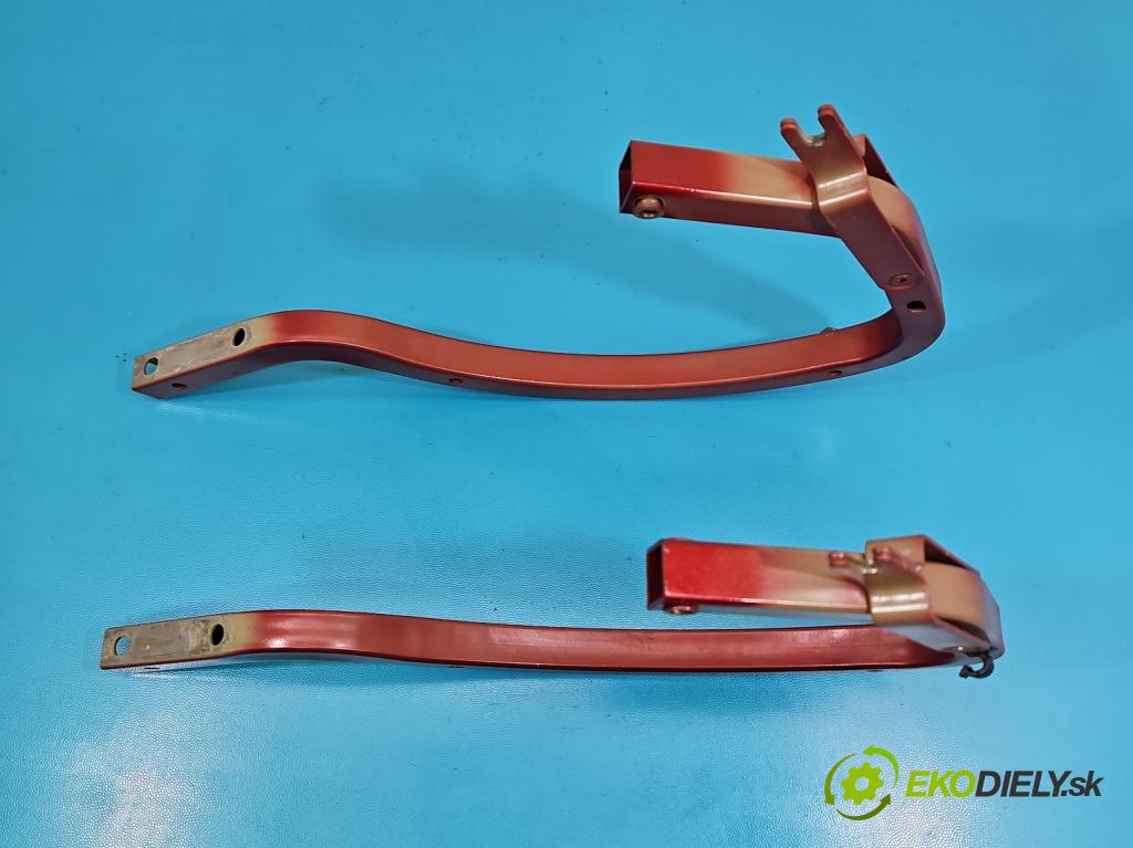 Toyota Corolla E16/E18  2013-2019 1.6 16V 132  HP manual 97 kW 1598 cm3 4- Závěs: kufrové dvere zadné