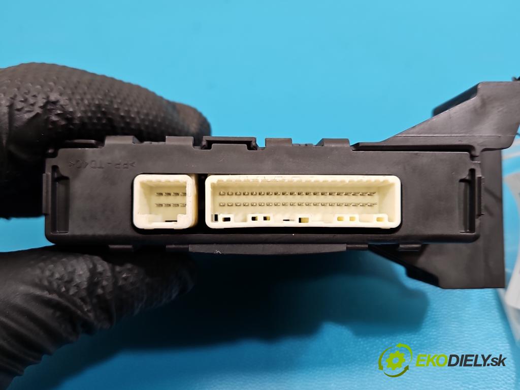 Toyota Corolla E16/E18  2013-2019 1.6 16V 132  HP manual 97 kW 1598 cm3 4- riadiaca jednotka ostatné 88650-02F61