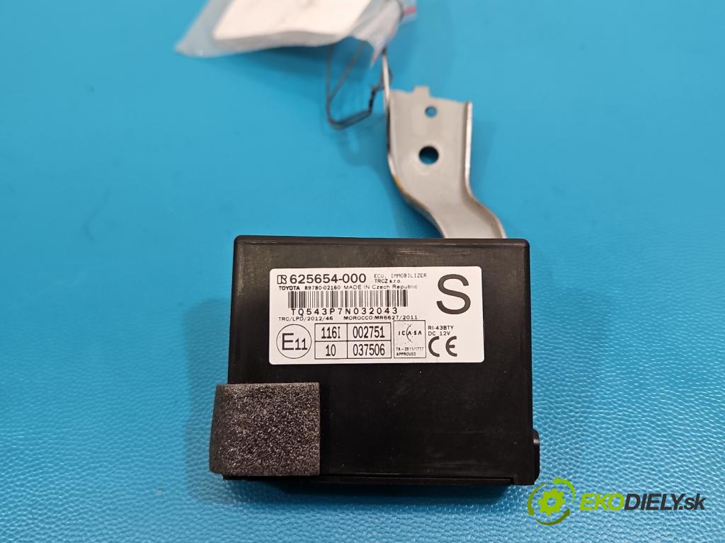 Toyota Corolla E16/E18  2013-2019 1.6 16V 132  HP manual 97 kW 1598 cm3 4- riadiaca jednotka ostatné 89780-02160