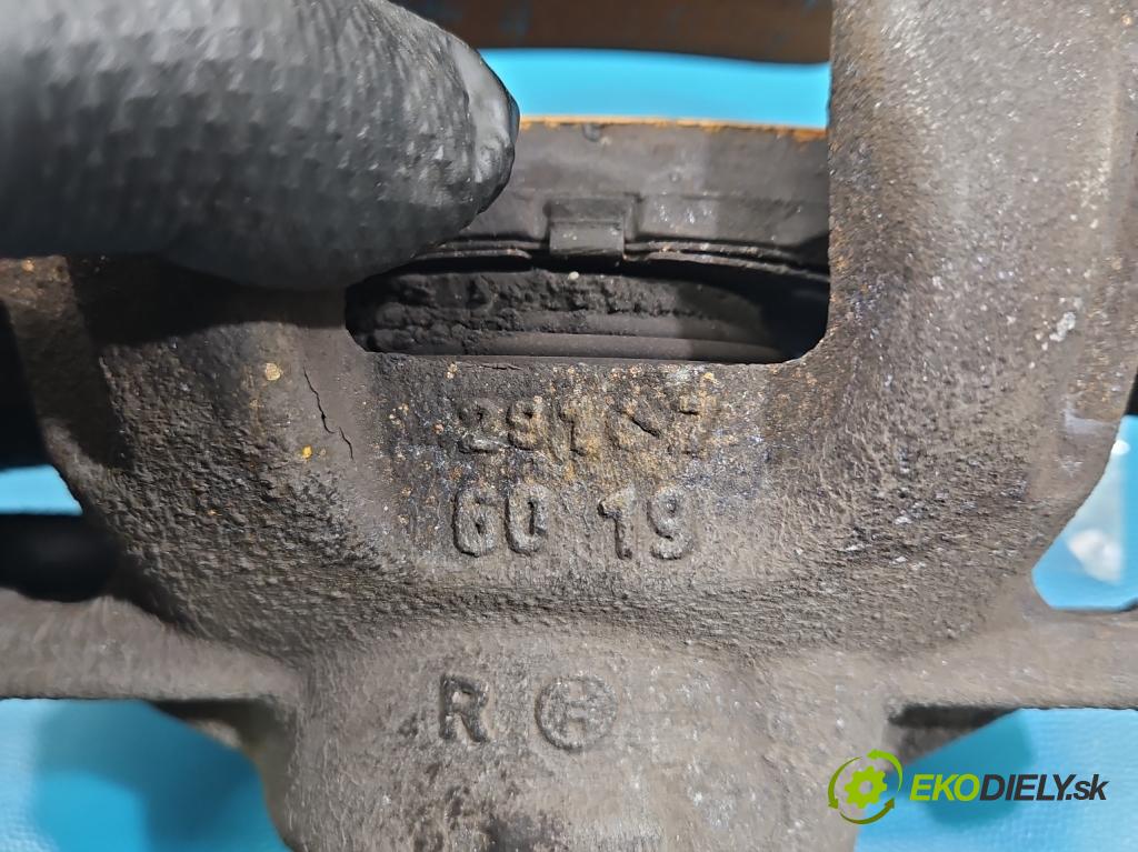 Toyota Corolla E16/E18  2013-2019 1.6 16V 132  HP manual 97 kW 1598 cm3 4- brzdič predné pravý  (Kľučka dverí ostatné)