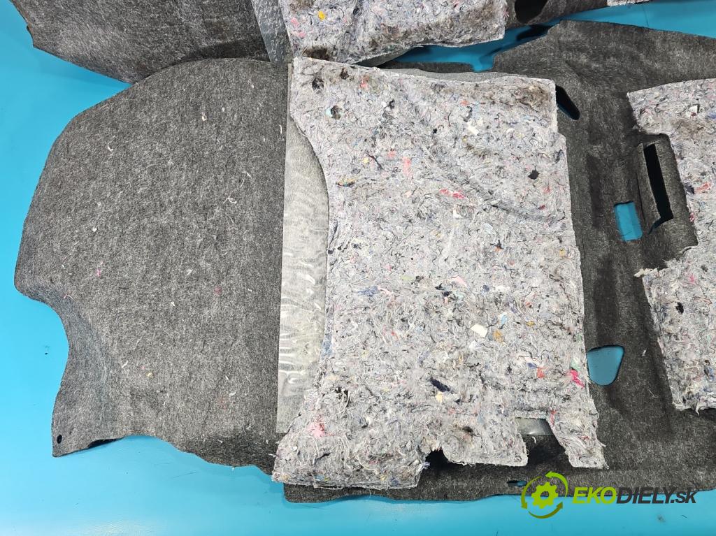 Toyota Corolla E16/E18  2013-2019 1.6 16V 132  HP manual 97 kW 1598 cm3 4- koberec do auta ostatné 58510-02J80