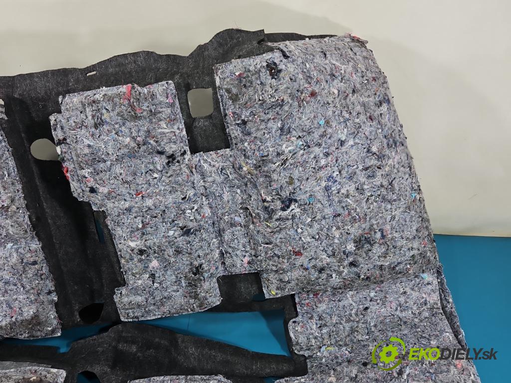 Toyota Corolla E16/E18  2013-2019 1.6 16V 132  HP manual 97 kW 1598 cm3 4- koberec do auta ostatné 58510-02J80