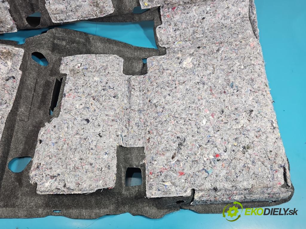 Toyota Corolla E16/E18  2013-2019 1.6 16V 132  HP manual 97 kW 1598 cm3 4- koberec do auta ostatné 58510-02J80