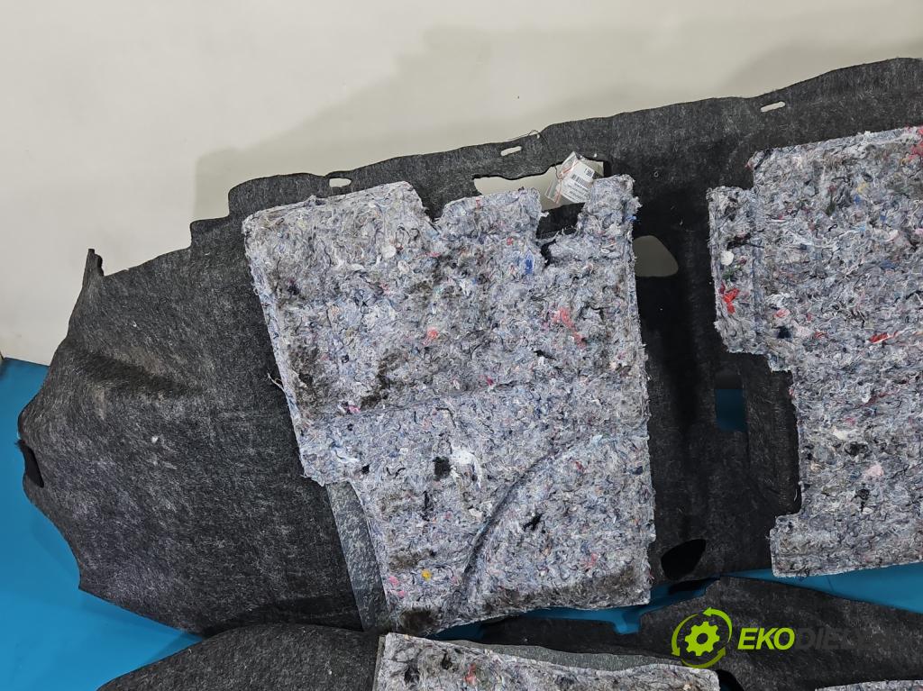 Toyota Corolla E16/E18  2013-2019 1.6 16V 132  HP manual 97 kW 1598 cm3 4- koberec do auta ostatné 58510-02J80