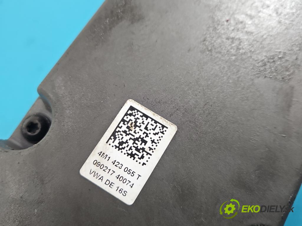 Audi Q7 2015- 3.0 TFSI CRE 333KM: automatic 245 kW 2995 cm3 5- řízení volant 4M1423055T