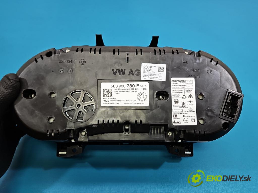 Skoda Octavia III 2013- 1.5 TSI 150 HP manual 110 kW 1498 cm3 5- prístrojovka/ budíky 5E0920780F (Prístrojová doska)