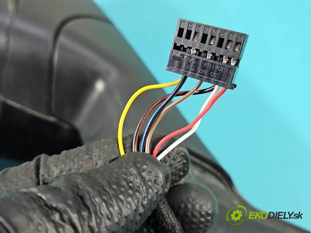 Skoda Octavia III 2013- 1.5 TSI 150 HP manual 110 kW 1498 cm3 5- zrkadlo pravé 5E0957538A (Kľučka dverí ostatné)