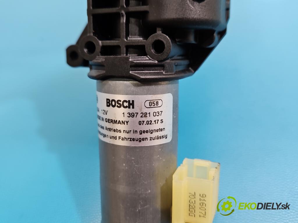 Audi Q7 2015- 3.0 TFSI CRE: 333KM: automatic 245 kW 2995 cm3 5- Aktuátor: kufrové dvere pravý 4M0827852A