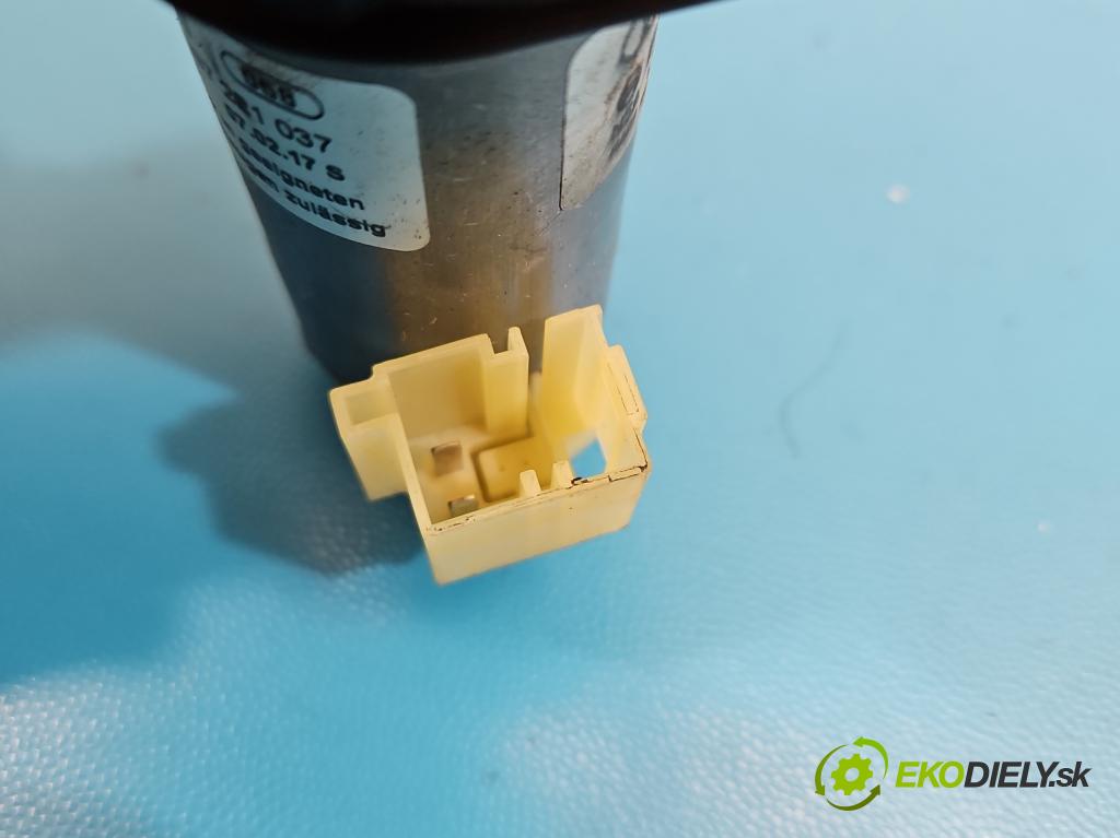 Audi Q7 2015- 3.0 TFSI CRE: 333KM: automatic 245 kW 2995 cm3 5- Aktuátor: kufrové dvere pravý 4M0827852A