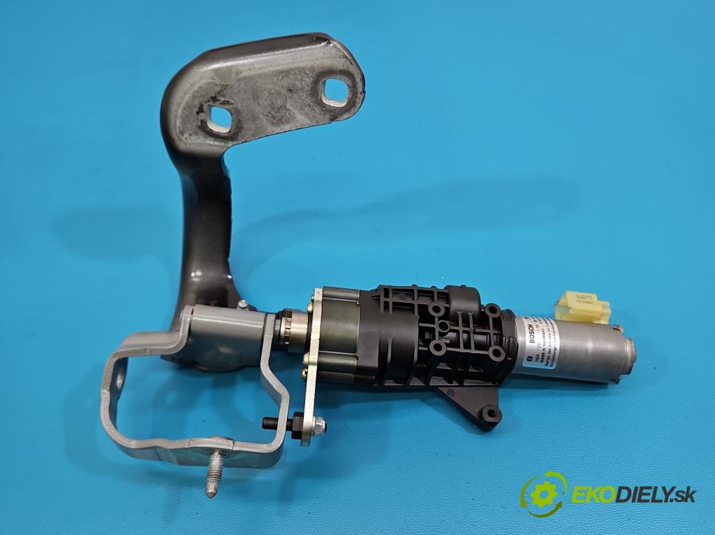 Audi Q7 2015- 3.0 TFSI CRE: 333KM: automatic 245 kW 2995 cm3 5- Aktuátor: kufrové dvere pravý 4M0827852A