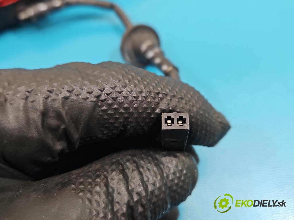 Vw Scirocco II 2008-2017 1.4 TSI 122 HP manual 90 kW 1390 cm3 3- světlo: stop: 1K8945087D