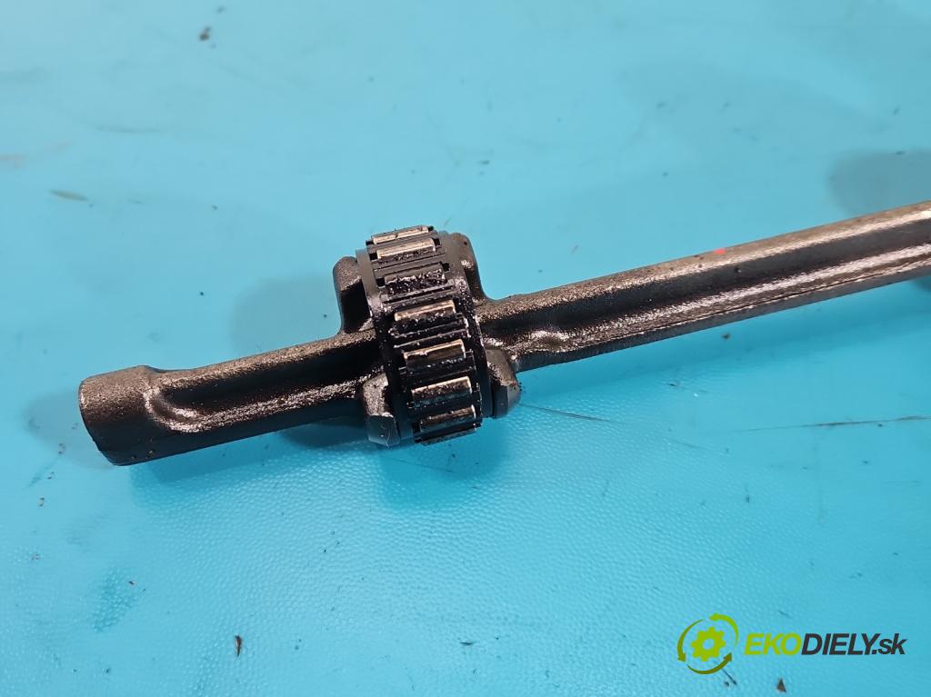 Mercedes E W213 2016-2023 2.0 CDI 194KM automatic 143 kW 1950 cm3 4- Váleček: vyvažovací A6540340100