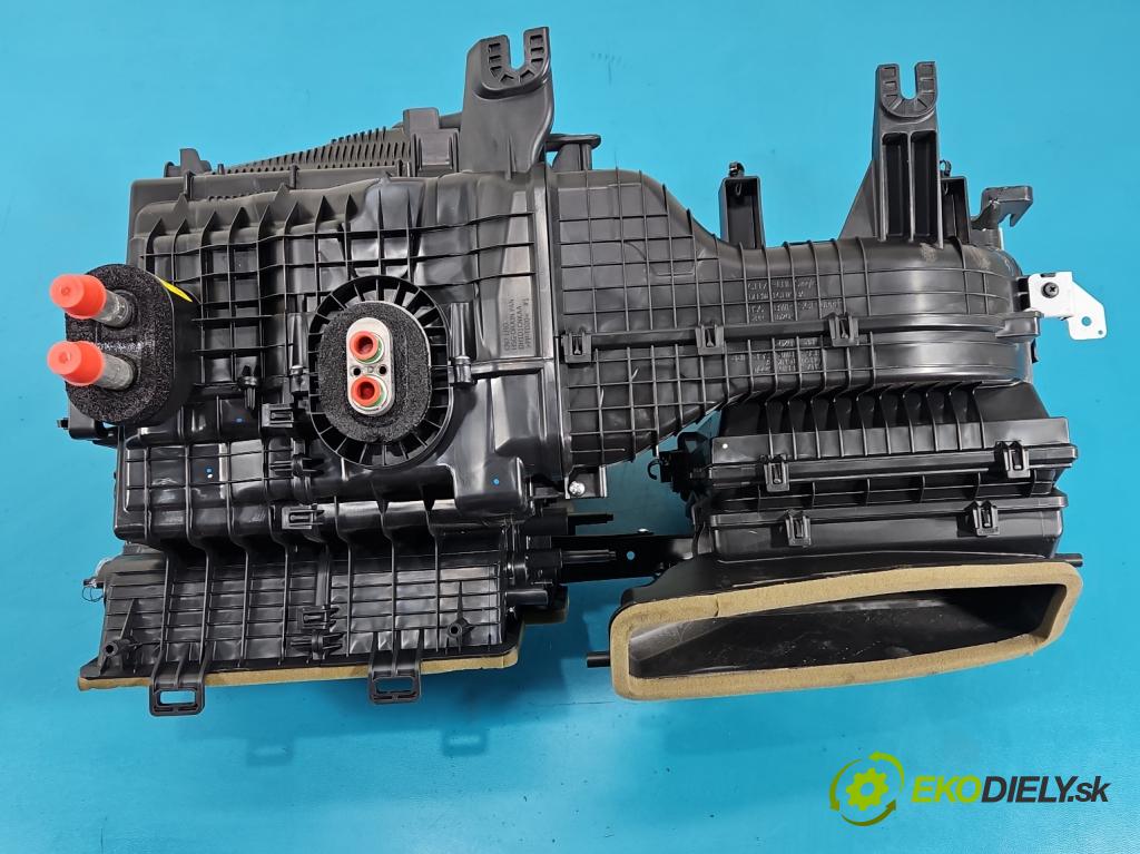 Hyundai Elantra VII 2020- 1.6 16V manual 90.2 kW 1598 cm3 4- radiátor 97200-AA200 (Radiátor topení)