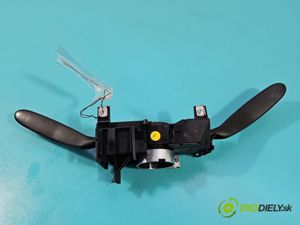 Skoda Roomster 1.4 16V 86 HP manual 63 kW 1390 cm3 5- prepínač komplex: 6R0953501 (Prepínacie páčky pod volantom)