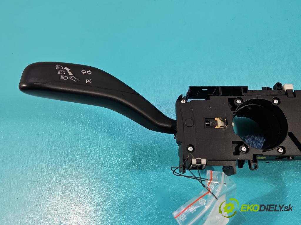 Skoda Roomster 1.4 16V 86 HP manual 63 kW 1390 cm3 5- prepínač komplex: 6R0953501 (Prepínacie páčky pod volantom)