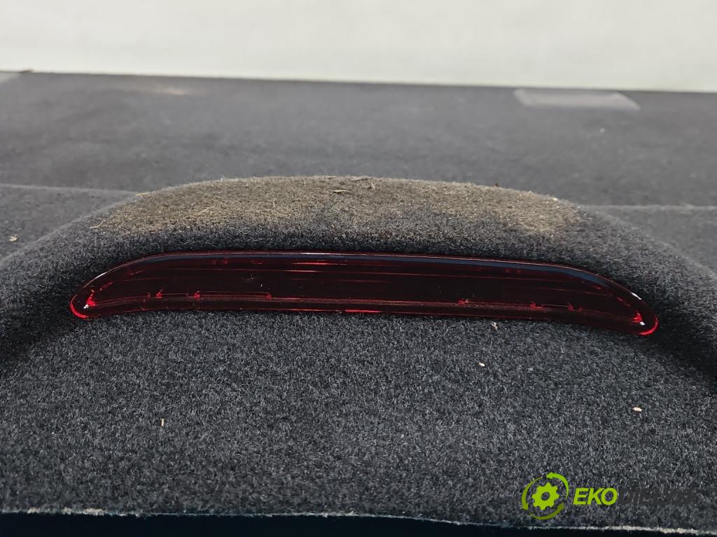 Hyundai Elantra VII 2020- 1.6 16V manual 90.2 kW 1598 cm3 4- zadná 89897-L1010 (Pláto kufra)