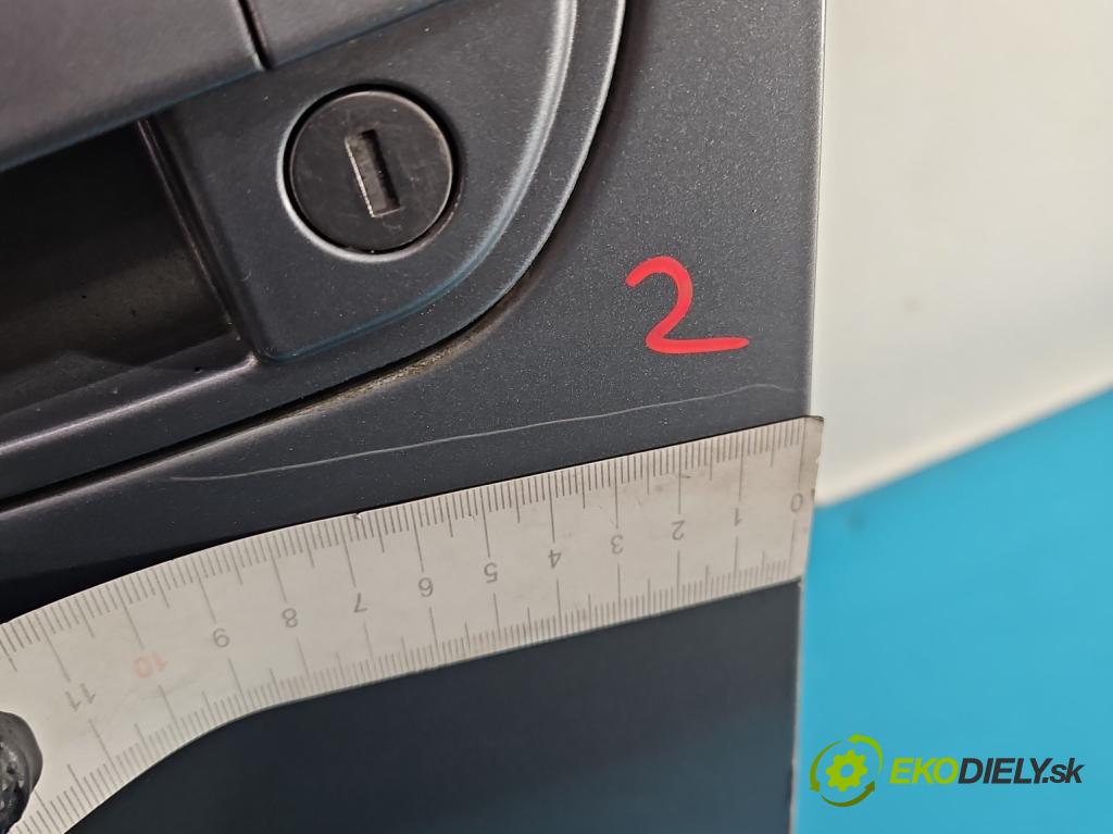 Fiat Punto Grande 1.3 jtd 90 HP manual 66 kW 1248 cm3 5- dvere predné ľavé  (Kľučka dverí ostatné)