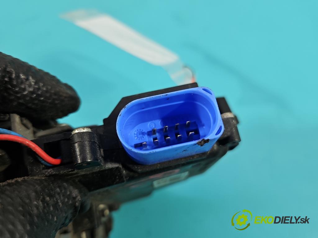 Skoda Roomster 1.4 16V 86 hp manual 63 kW 1390 cm3 5- zámek přední levý 5J1837015A