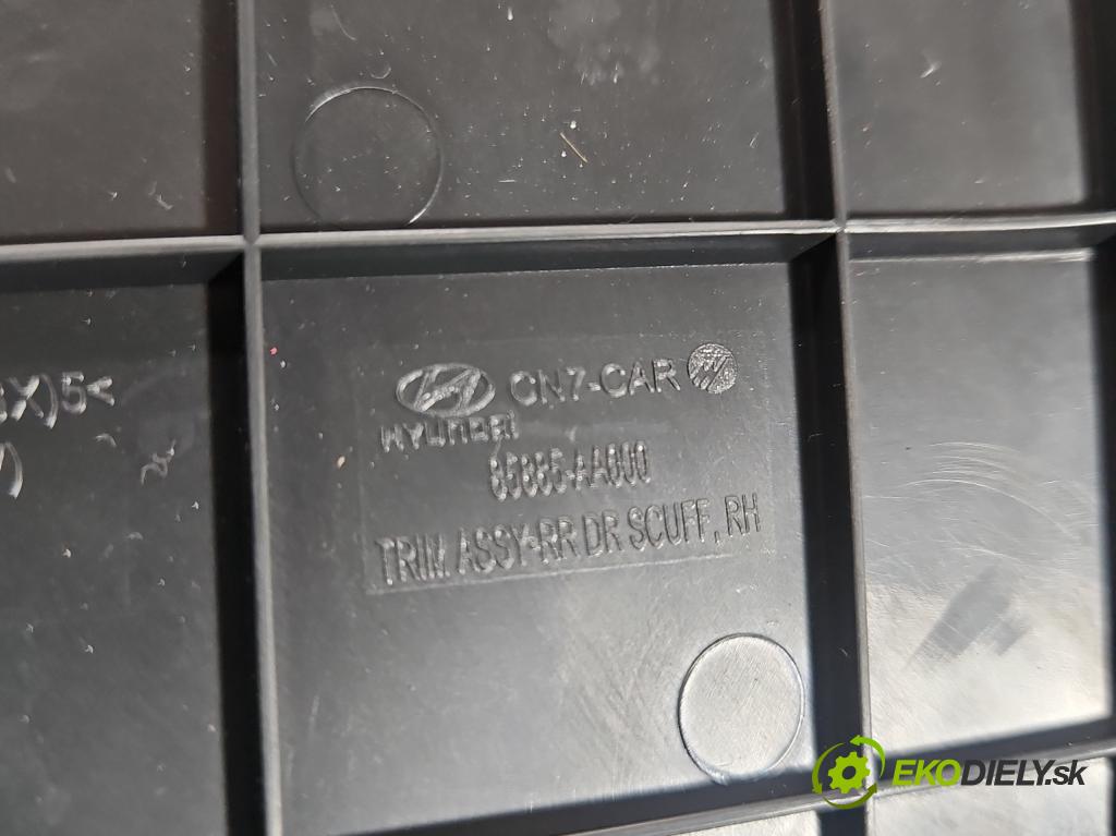 Hyundai Elantra VII 2020- 1.6 16V manual 90.2 kW 1598 cm3 4- kryt plast 85885-AA000