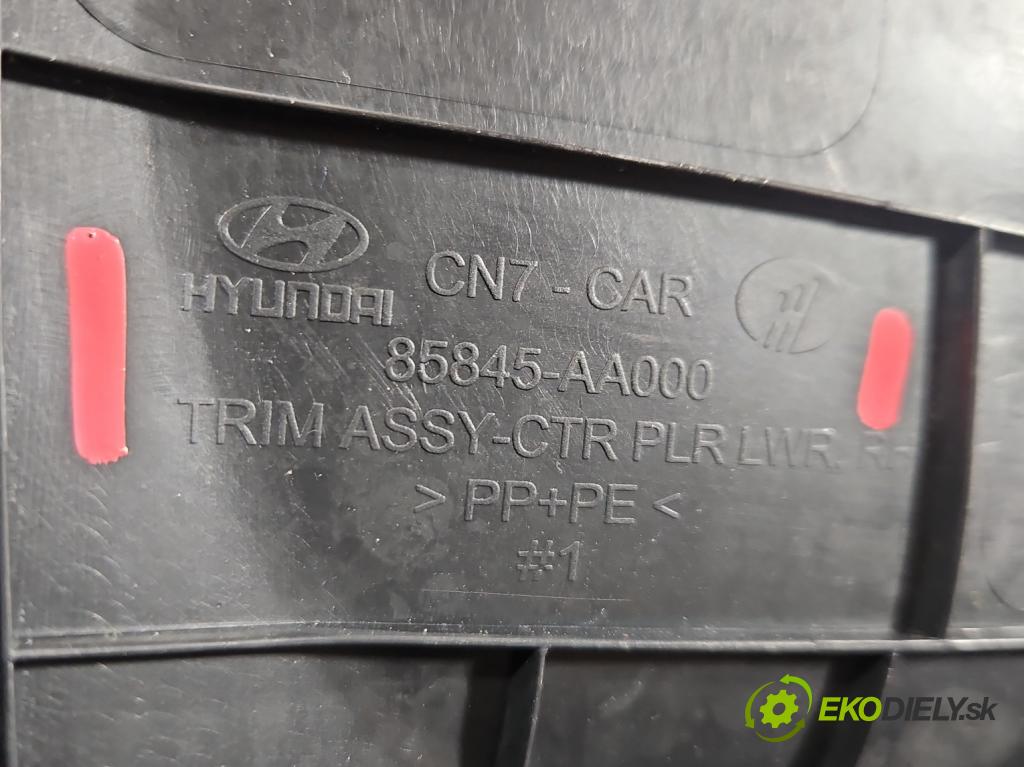 Hyundai Elantra VII 2020- 1.6 16V manual 90.2 kW 1598 cm3 4- kryt plast 85845-AA000