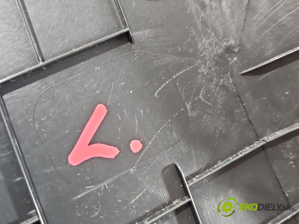 Hyundai Elantra VII 2020- 1.6 16V manual 90.2 kW 1598 cm3 4- kryt plast 85835-AA000