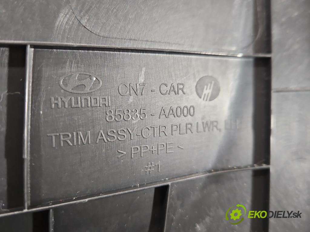 Hyundai Elantra VII 2020- 1.6 16V manual 90.2 kW 1598 cm3 4- kryt plast 85835-AA000