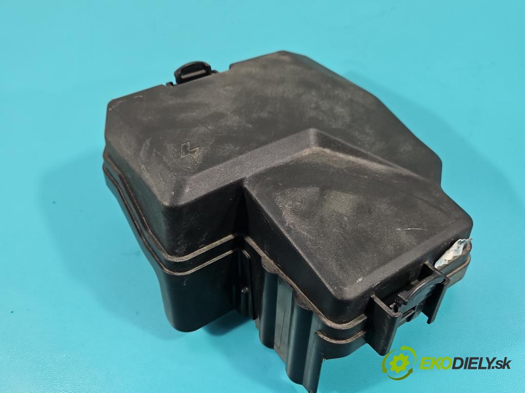 Hyundai Elantra VII 2020- 1.6 16V manual 90.2 kW 1598 cm3 4- skrinka poistka 2206130072 (Poistková skrinka)