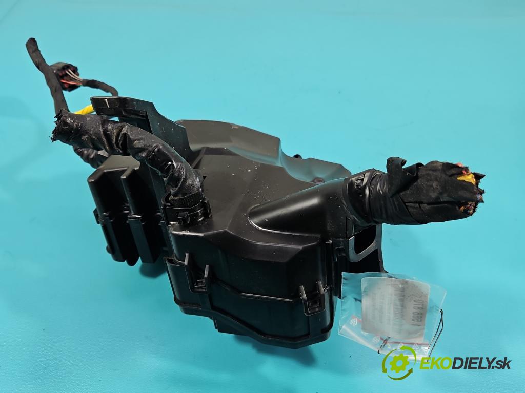 Hyundai Elantra VII 2020- 1.6 16V manual 90.2 kW 1598 cm3 4- skrinka poistka 2206130072 (Poistková skrinka)