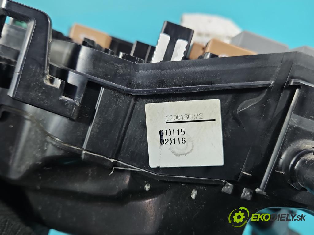 Hyundai Elantra VII 2020- 1.6 16V manual 90.2 kW 1598 cm3 4- skrinka poistka 2206130072 (Poistková skrinka)