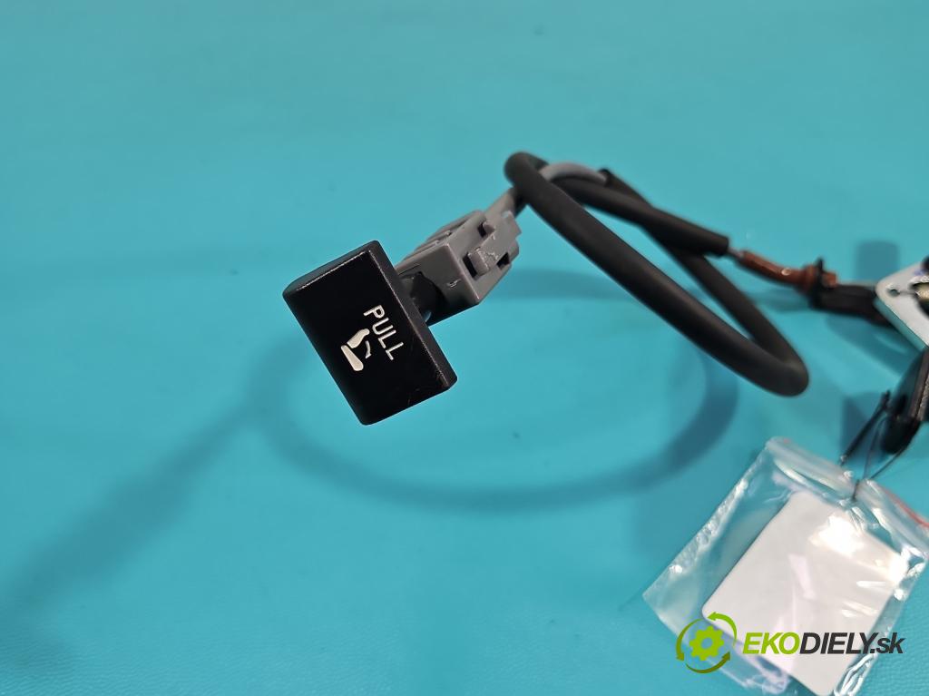 Hyundai Elantra VII 2020- 1.6 16V manual 90.2 kW 1598 cm3 4- zámok zadné ľavý