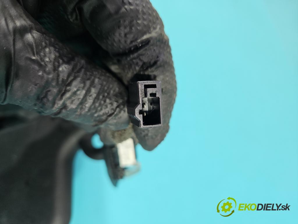 Vw Scirocco II 2008-2017 1.4 TSI 122 HP manual 90 kW 1390 cm3 3- clonítko pravé 1K8857552A