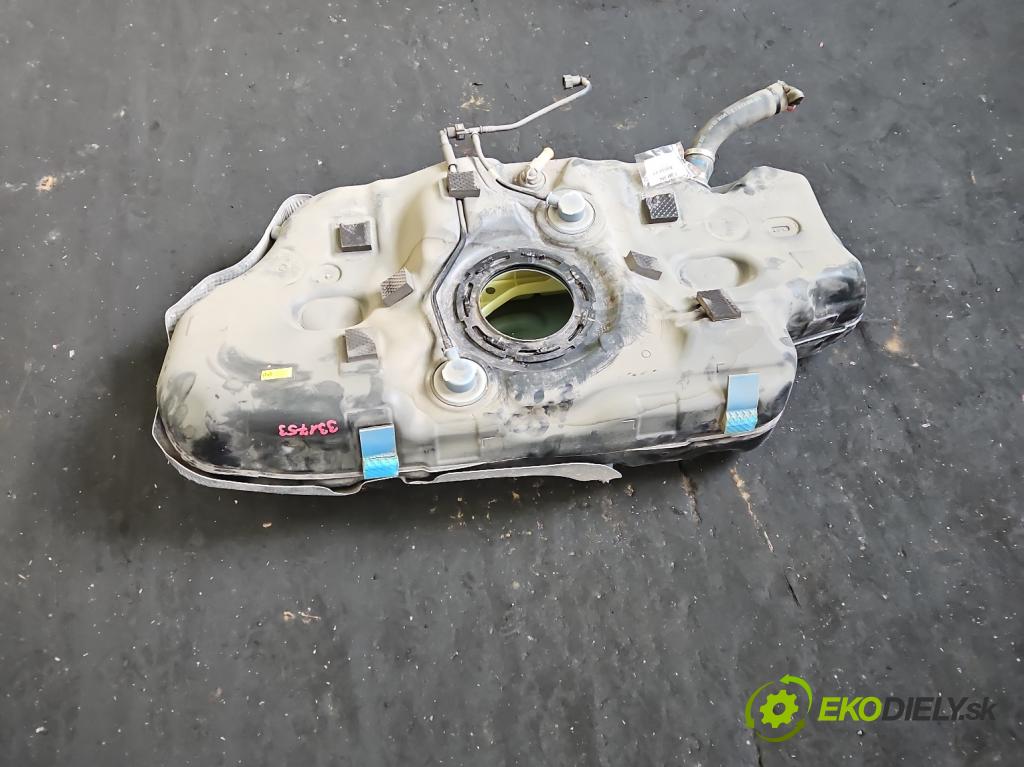 Hyundai Elantra VII 2020- 1.6 16V manual 90.2 kW 1598 cm3 4- Nádrž: palivo 31161AA000 (Palivová nádrž)