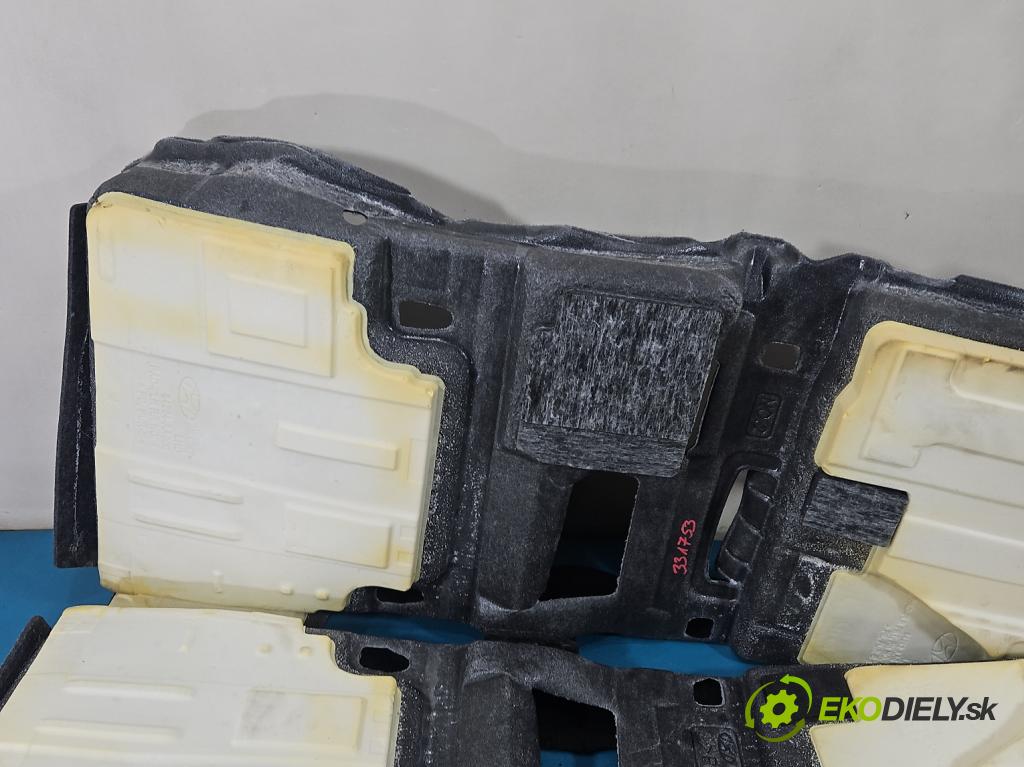 Hyundai Elantra VII 2020- 1.6 16V manual 90.2 kW 1598 cm3 4- koberec do auta ostatné